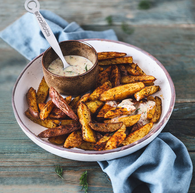 Frites de pomme de terre et sauce Cancoillotte