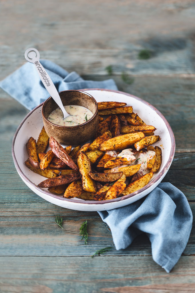 Frites de pomme de terre et sauce Cancoillotte